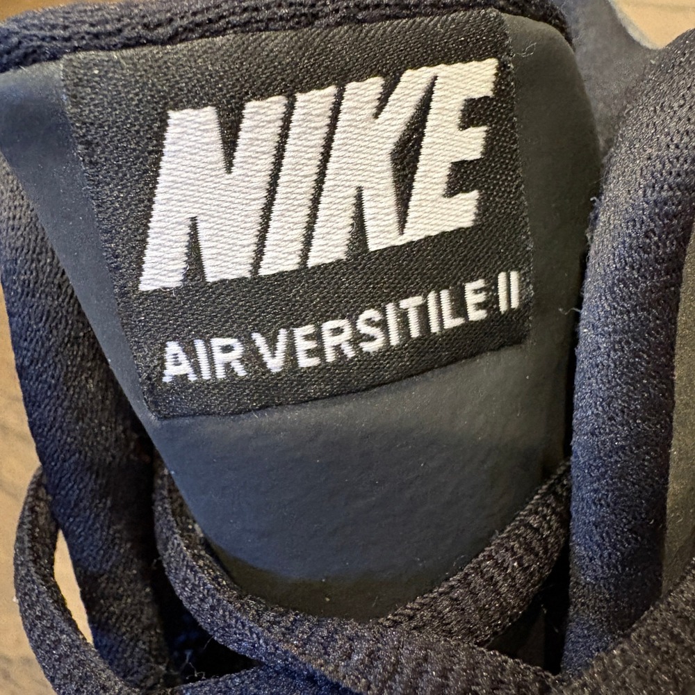 Nike Air Versitile II Men's‎ Basketball Shoes Size 12 Black White - Picture 9 of 13